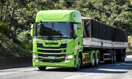 Scania introduz na oferta de caminhões a gás versão 6×4 e motor de 460 cv