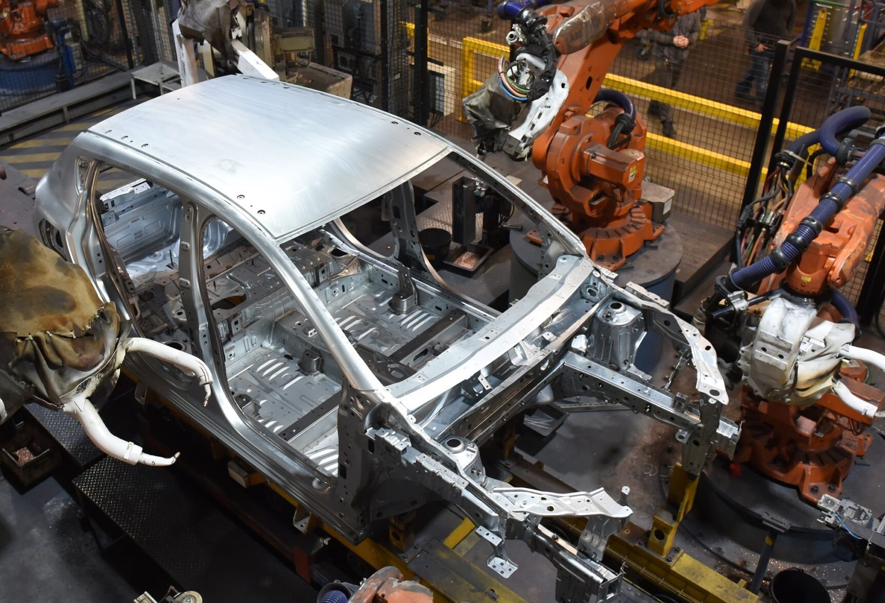 Renault Geely inicia testes de montagem do híbrido EX5 no Paraná