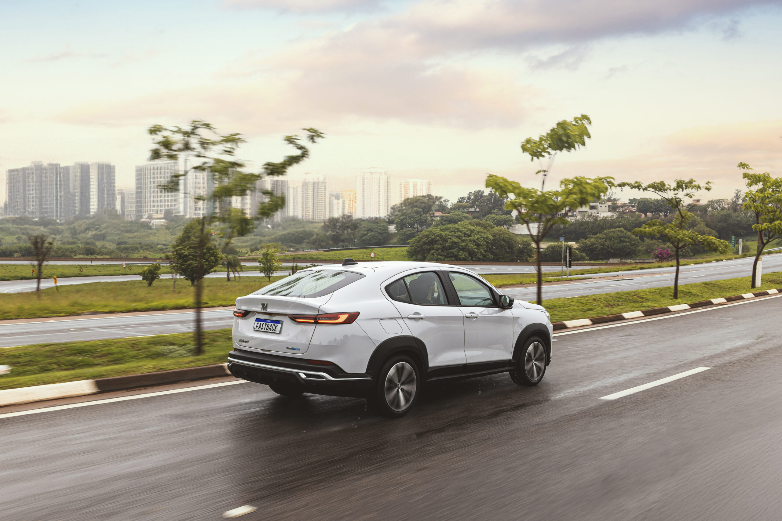 Fiat comemora 100 mil Fastback vendidos no Brasil