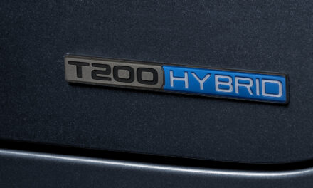 No ano, venda de híbridos cresce 75% e de elétricos puros cai 5%