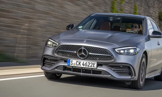 Mercedes-Benz lança linha 2025 do Classe C