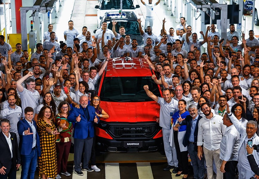 Betim, Goiana, Porto Real: festa na Stellantis brasileira com nomeação de Filosa.