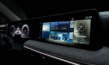 Novo Kicks tem painel 100% digital