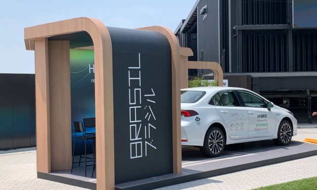 Toyota brasileira mostra tecnologia híbrida-flex no Japão