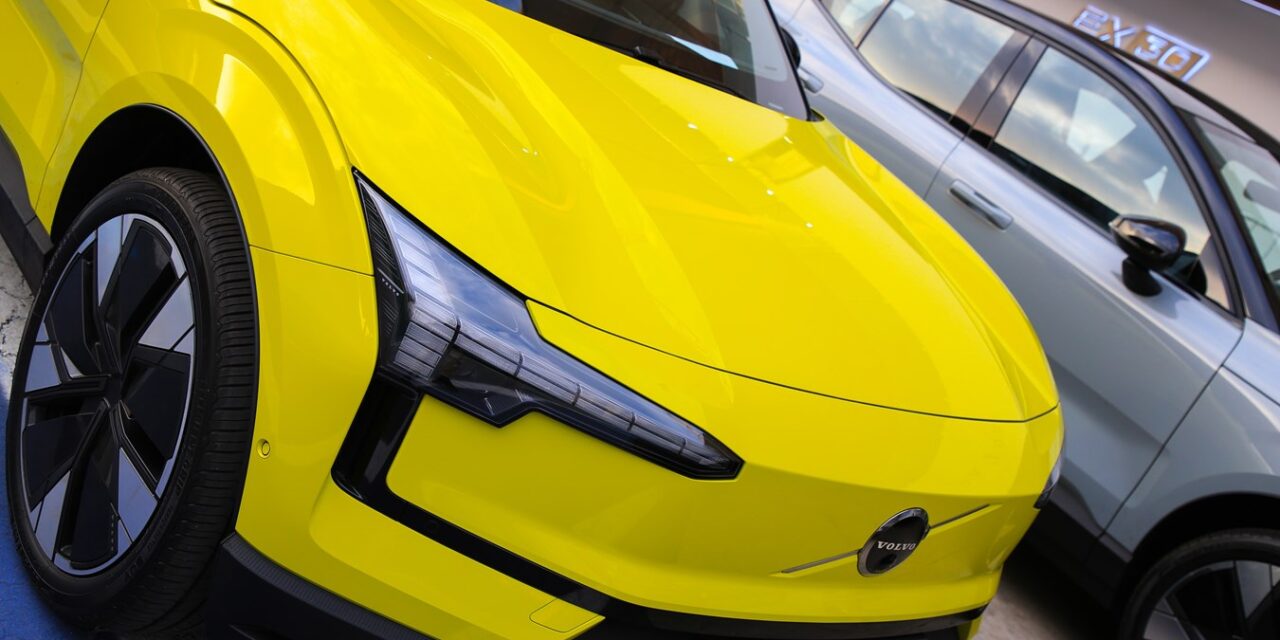 Menos afetado pelos juros altos, segmento de carros premium cresce 15% no ano