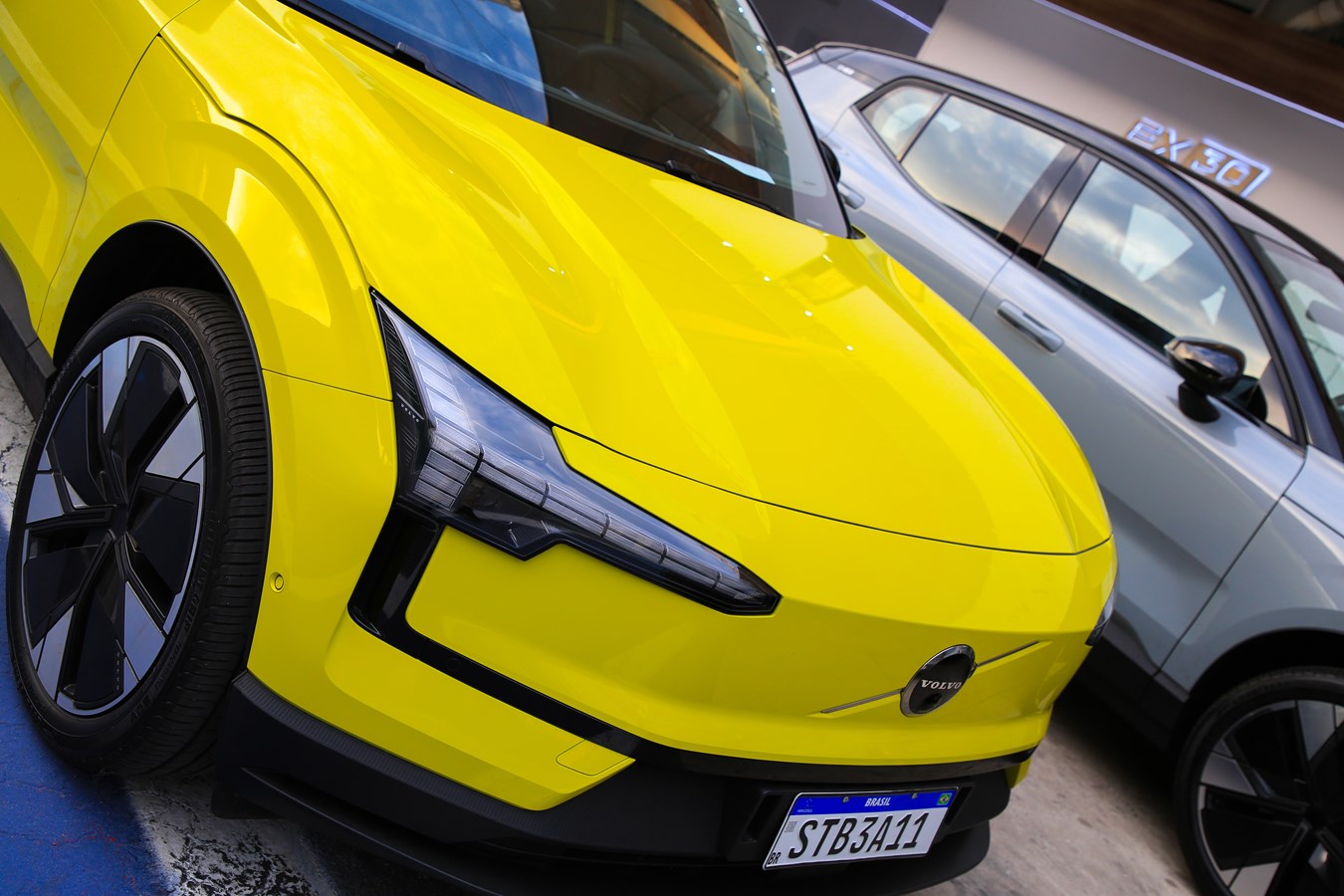 Menos afetado pelos juros altos, segmento de carros premium cresce 15% no ano