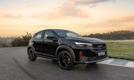 De cara nova, o Pulse Abarth 2026