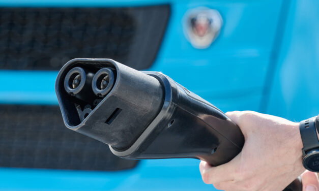 Scania avança em carregamento rápido para pesados