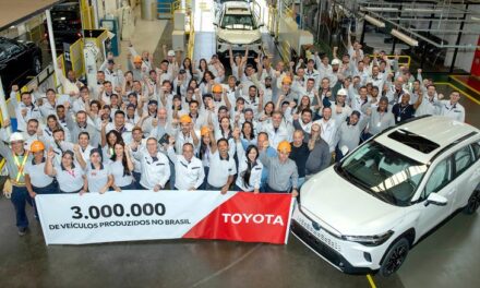 À espera do Yaris Cross, Toyota produz carro nacional 3 milhões