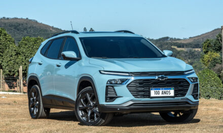 Chevrolet anuncia a chegada da edição 100 Anos de Onix e Tracker