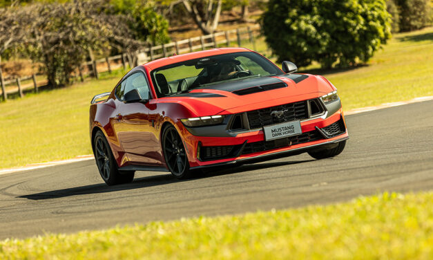 Ford Mustang Dark Horse começa a ser vendido no País