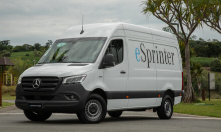 FedEx eletrifica a frota com Mercedes-Benz eSprinter