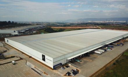 Em casa nova, centro logístico da Mercedes-Benz ganha em eficiência
