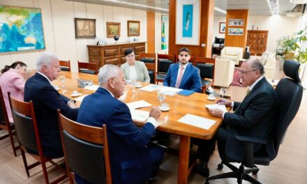 Montadoras de caminhões se reúnem com Alckmin e Haddad