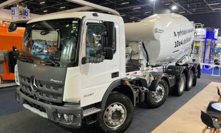 Mercedes-Benz apresenta primeira betoneira 10×4 do Brasil