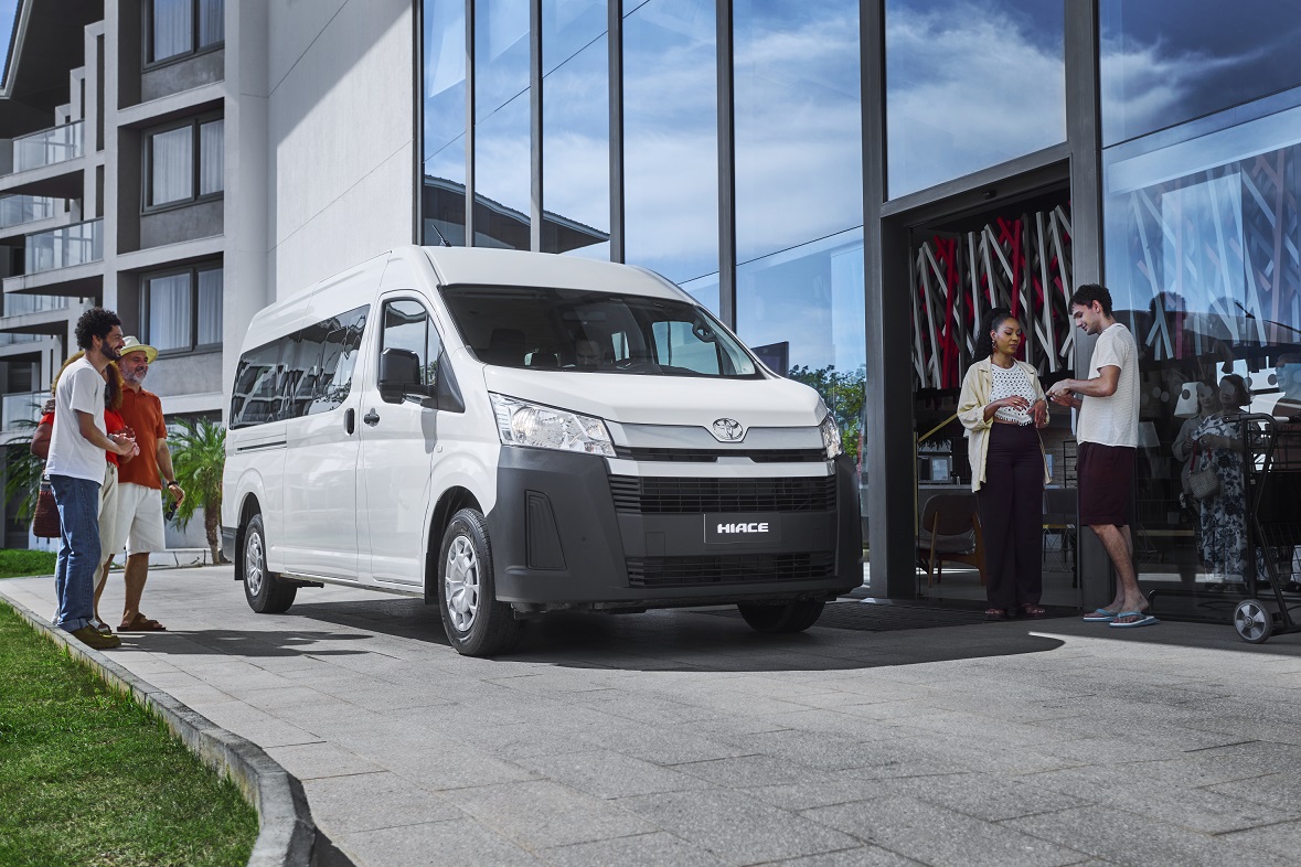 Toyota estreia no segmento de vans com Hiace Minibus