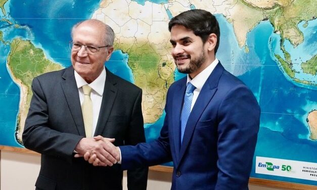 Alckmin recebe convite para o Salão do Automóvel