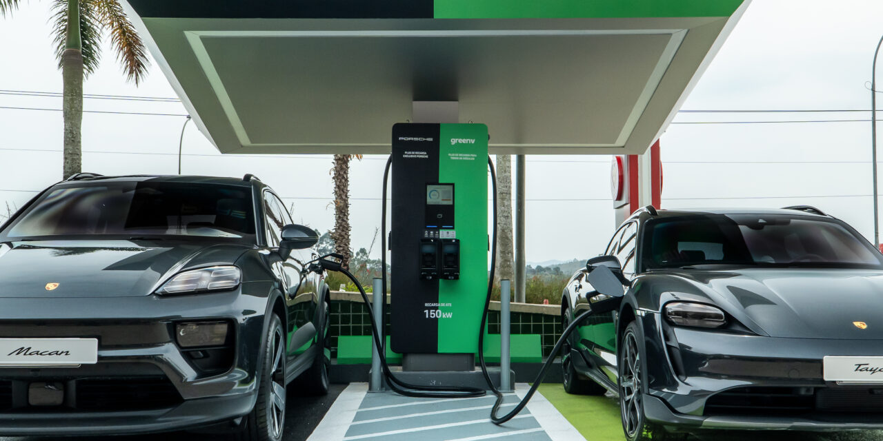 Porsche investe em 66 carregadores ultrarrápidos em estradas