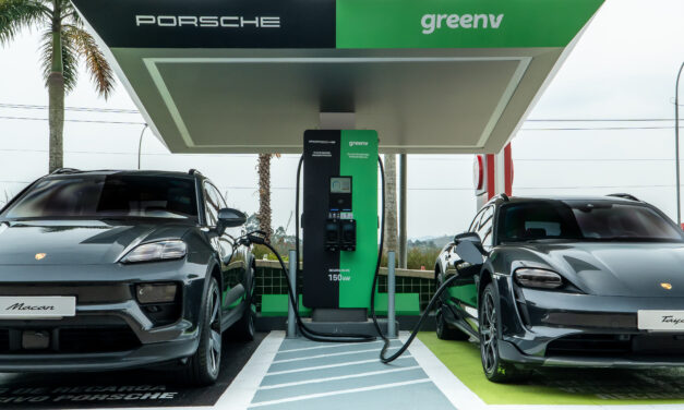Porsche investe em 66 carregadores ultrarrápidos em estradas