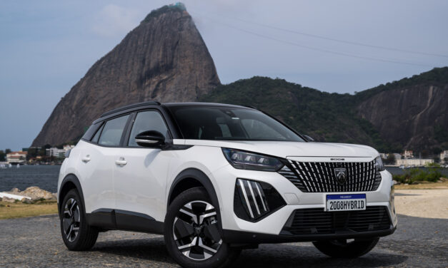 Peugeot lança versões híbridas no 208 e 2008