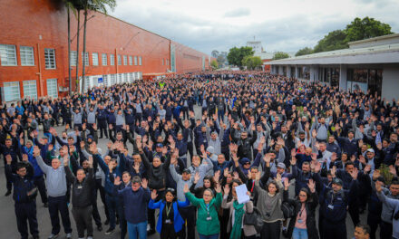 Scania fecha acordo salarial com PLR por dois anos