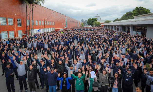 Scania fecha acordo salarial com PLR por dois anos