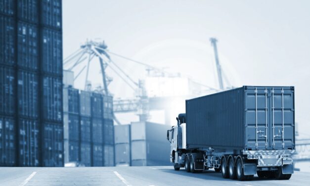 Tarifaço de Trump já afeta transporte brasileiro de carga