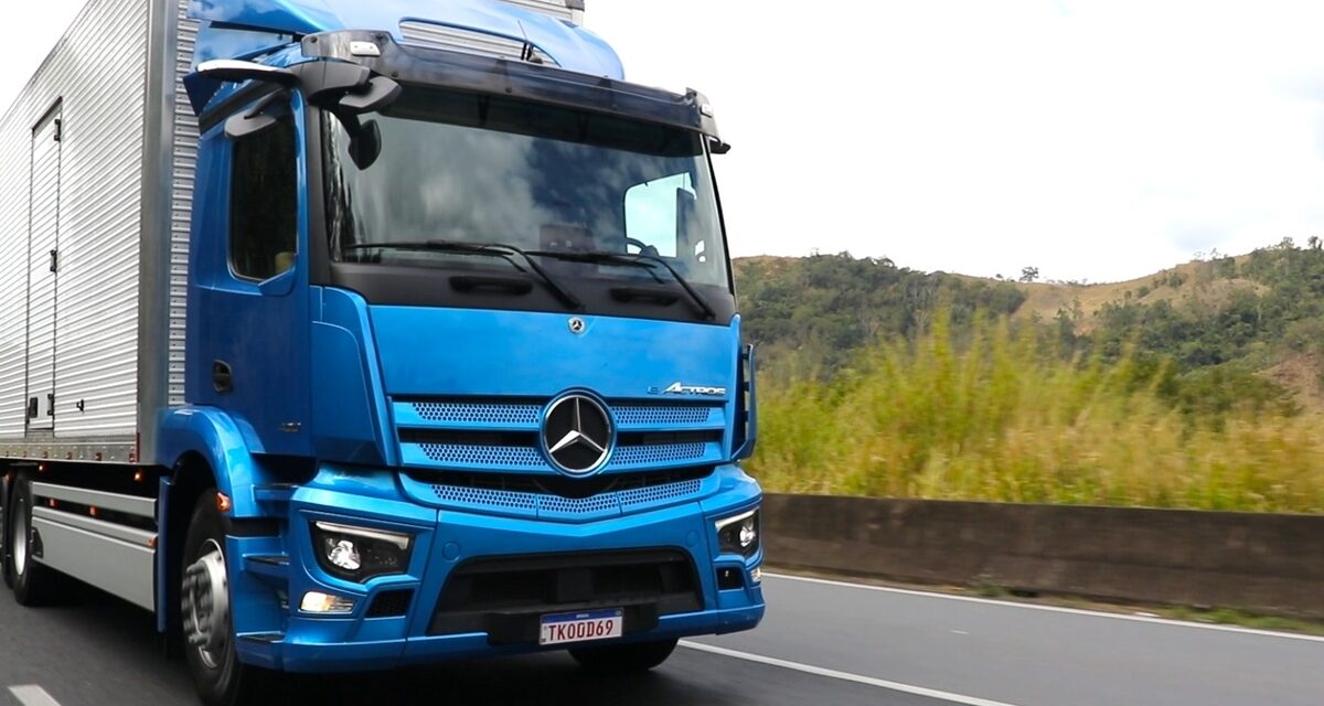 Mercedes-Benz eActros 400 faz 476 km sem recarga intermediária