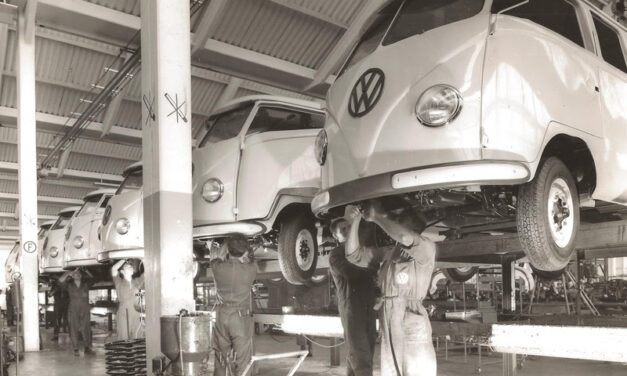 Há 68 anos, Kombi entrava em linha na VW Anchieta