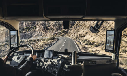 Volvo aprimora sistema de alertas de segurança ao motorista