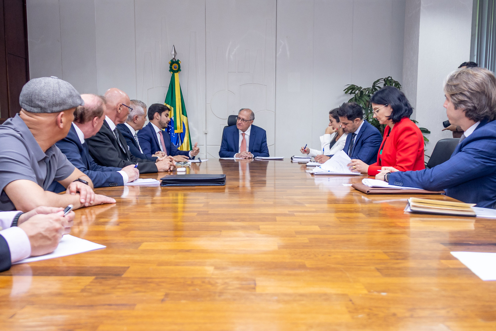 Governo chinês abre diálogo com montadoras brasileiras sobre chips