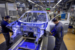 Volkswagen pode fechar quatro fábricas e demitir 100 mil até 2030