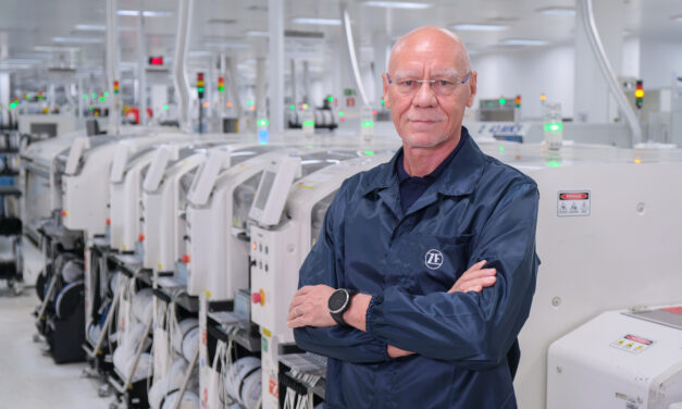 ZF nacionaliza câmera frontal para veículos leves