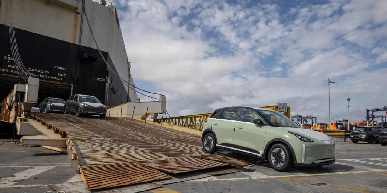 Geely EX2 desembarca no Porto de Paranaguá