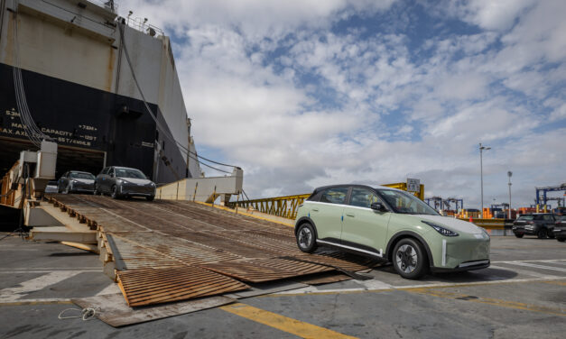 Geely EX2 desembarca no Porto de Paranaguá