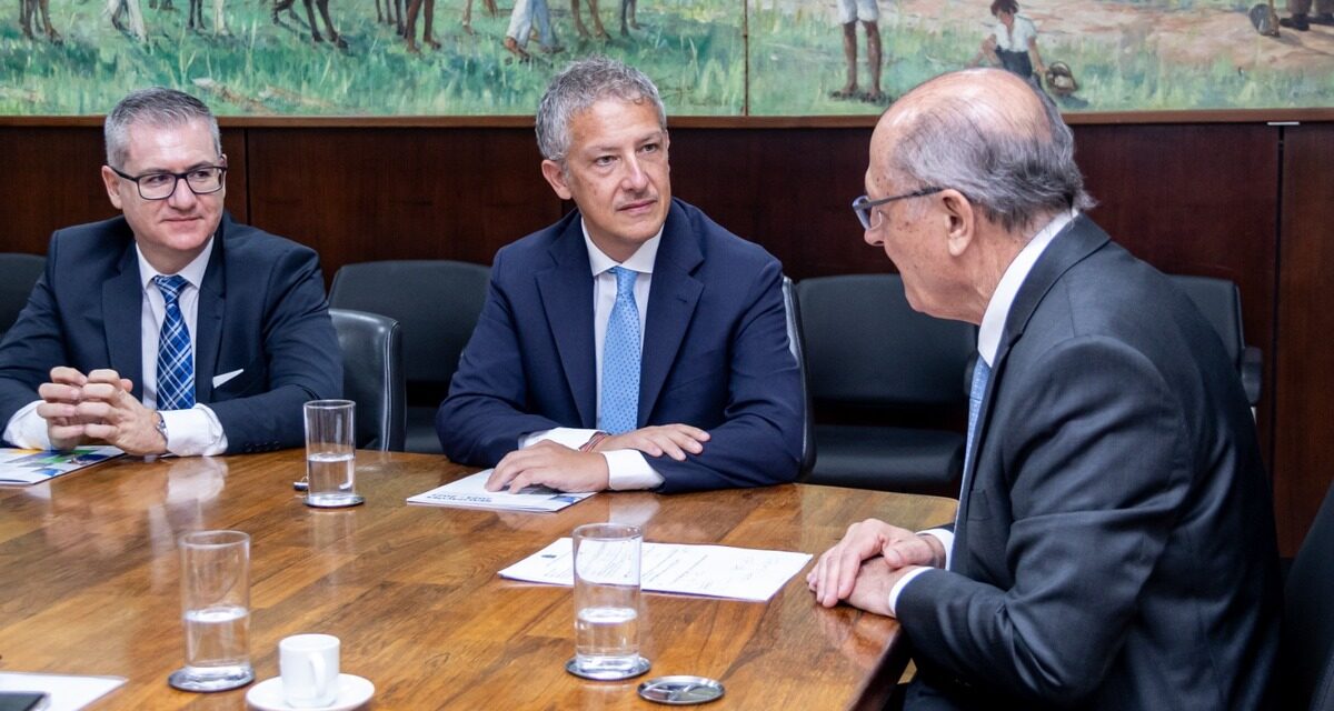 Alckmin recebe representantes do Iveco Group para tratar da indústria de caminhões