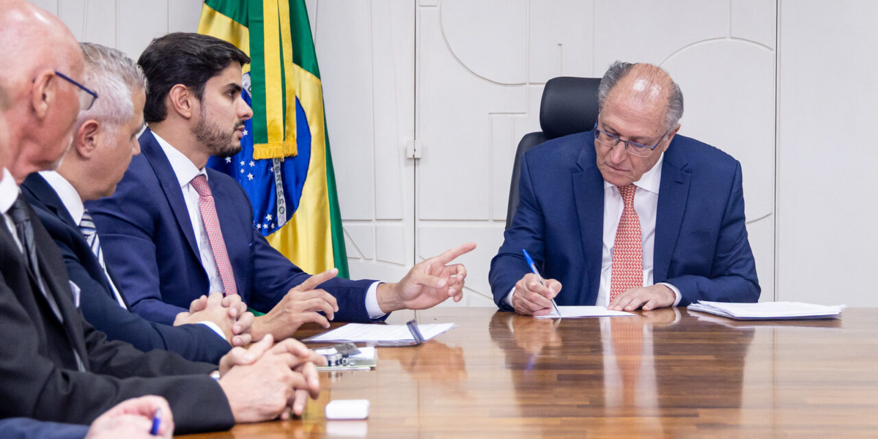 Brasil negocia com a China compra de chips para o setor automotivo