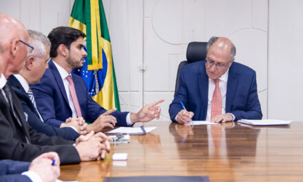 Brasil negocia com a China compra de chips para o setor automotivo