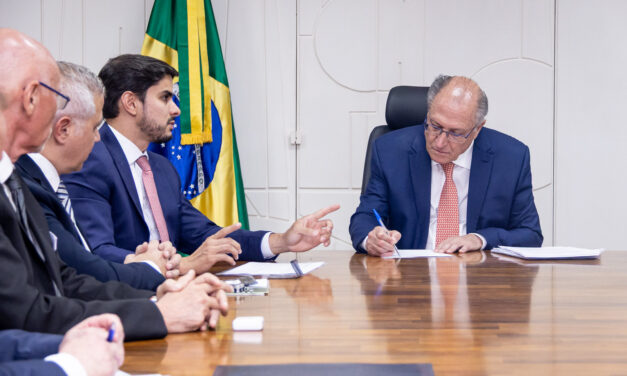 Brasil negocia com a China compra de chips para o setor automotivo