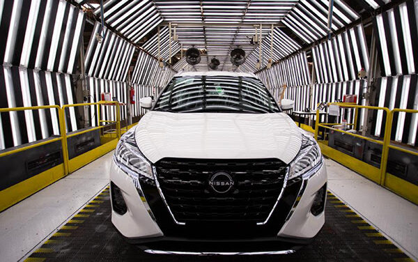 Em Resende, marco de 100 mil carros da Nissan para exportação