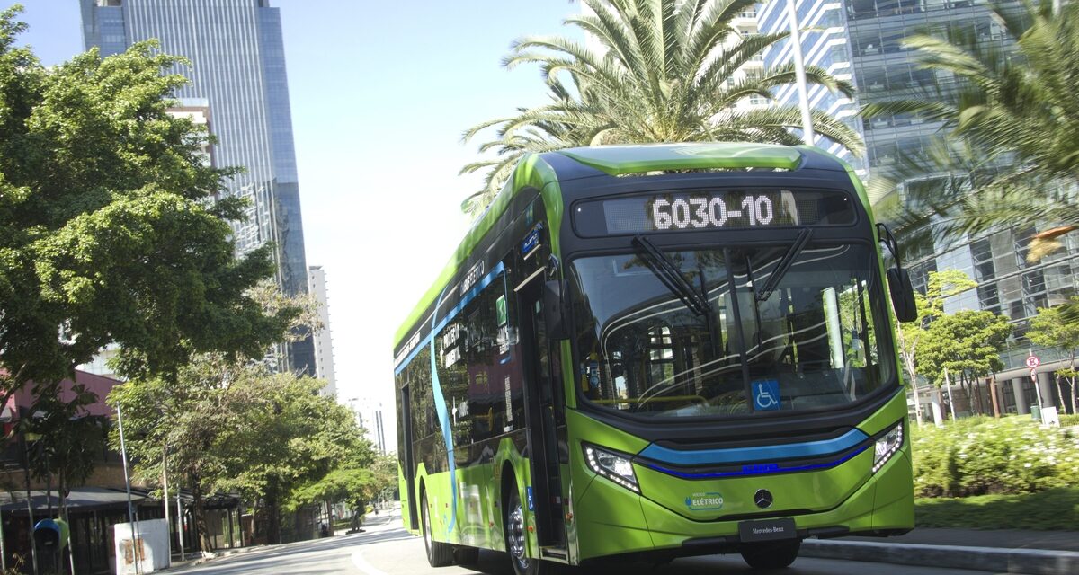 Mercedes-Benz eO500U conclui testes em Salvador
