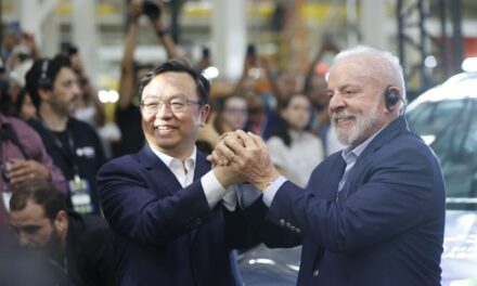 Lula revela projeto da BYD de produzir 600 mil veículos/ano