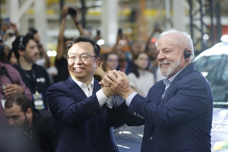 Lula revela projeto da BYD de produzir 600 mil veículos/ano