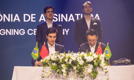 No Salão do Automóvel, assinatura da nova empresa Caoa Changan