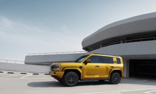 BYD acena com produção de carros da Denza, sua marca de luxo