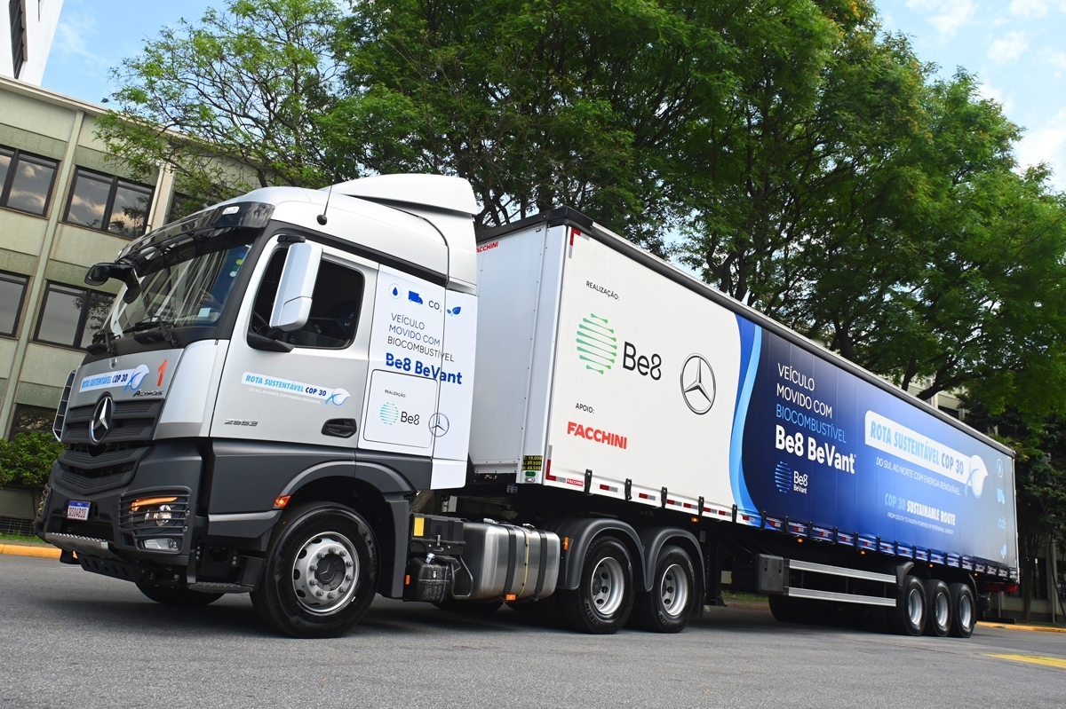 Caravana da Mercedes-Benz e Be8 anota redução de 99% com B100