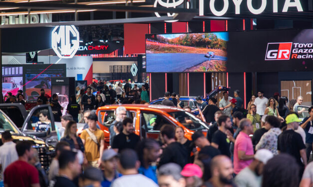 Salão do Automóvel reformula estandes e atrai bom público