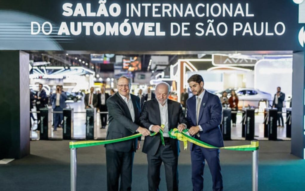 Lula comemora volta do Salão do Automóvel