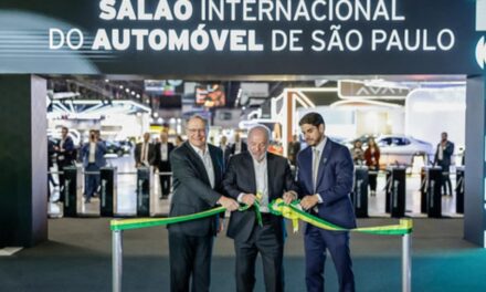 Lula comemora volta do Salão do Automóvel