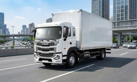 JAC Caminhões inicia distribuição de seus veículos 